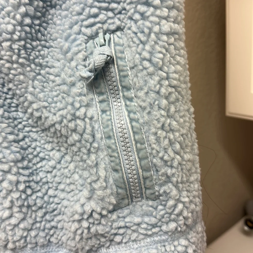 Old Navy Sherpa Vest - Picture 5 of 6